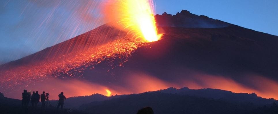 el volcán etna en erupción